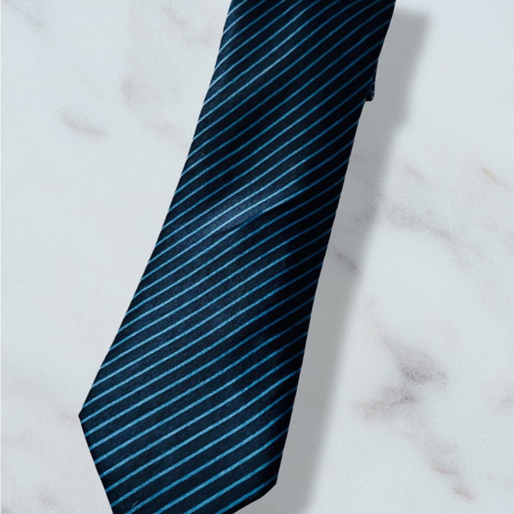 Brioni Navy & Light Blue Striped “Seven Folds”Silk Tie